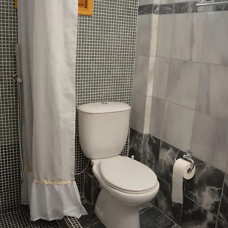 阿奈莫美洛套房酒店 4* 费拉