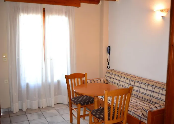 Anemomilos 4* Fira (Santorini)