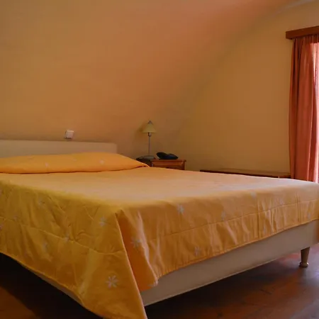 Anemomilos 4* Fira (Santorini)