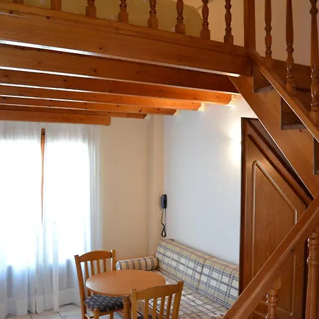 Anemomilos 4* Fira (Santorini)