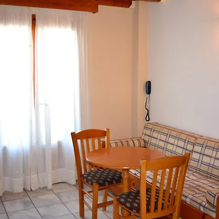 Anemomilos 4* Fira (Santorini)