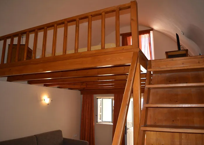 أنيموميلوس سويتس ثيرا