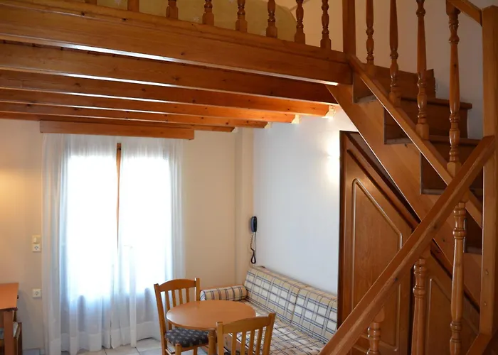 أنيموميلوس سويتس 4* ثيرا