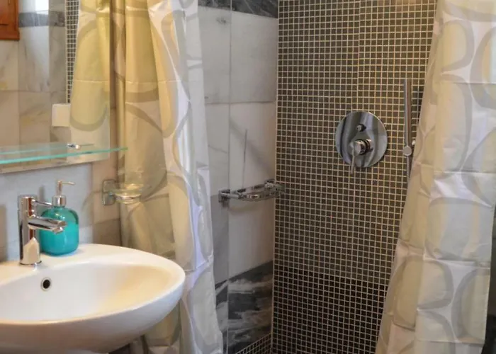 أنيموميلوس سويتس 4* ثيرا